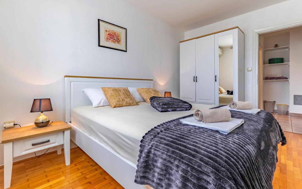 Olga'S Place-New Apartment 200 Mt From The Sea プーラ エクステリア 写真