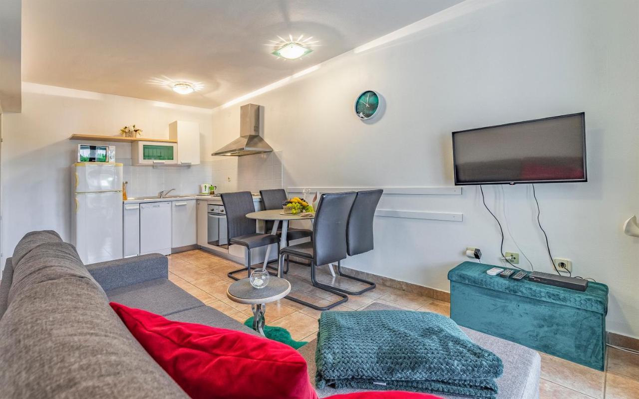 Olga'S Place-New Apartment 200 Mt From The Sea プーラ エクステリア 写真