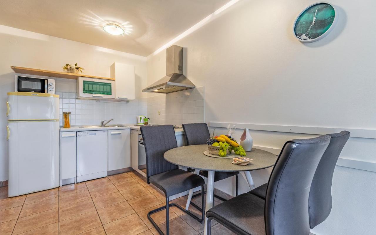 Olga'S Place-New Apartment 200 Mt From The Sea プーラ エクステリア 写真