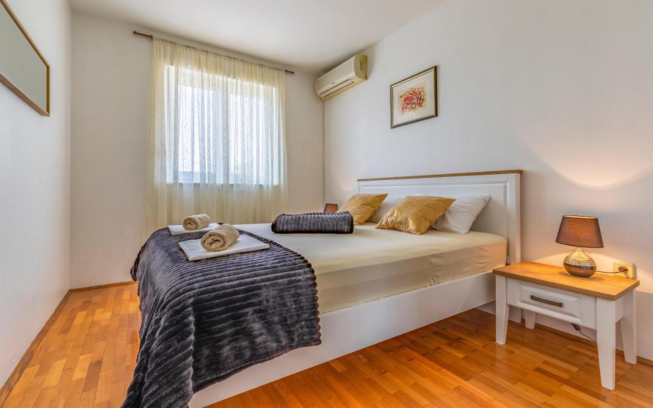 Olga'S Place-New Apartment 200 Mt From The Sea プーラ エクステリア 写真