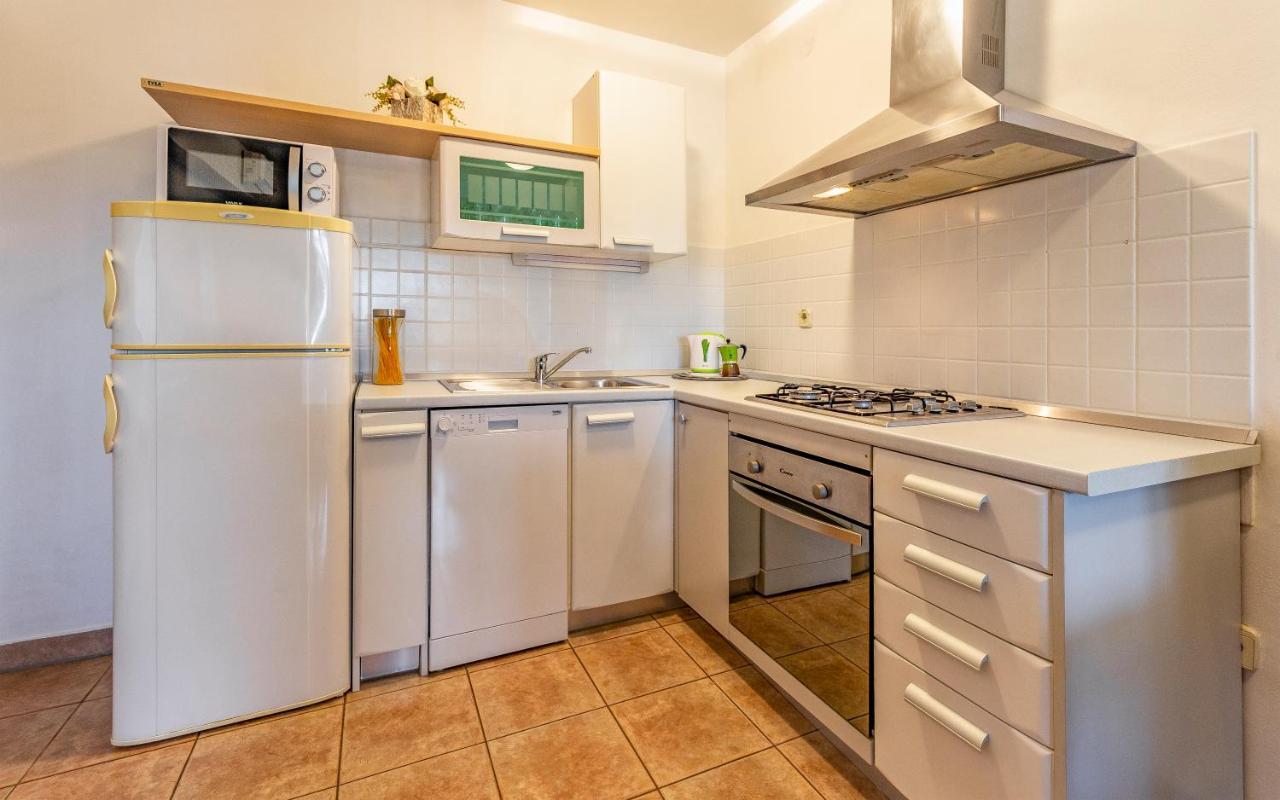 Olga'S Place-New Apartment 200 Mt From The Sea プーラ エクステリア 写真