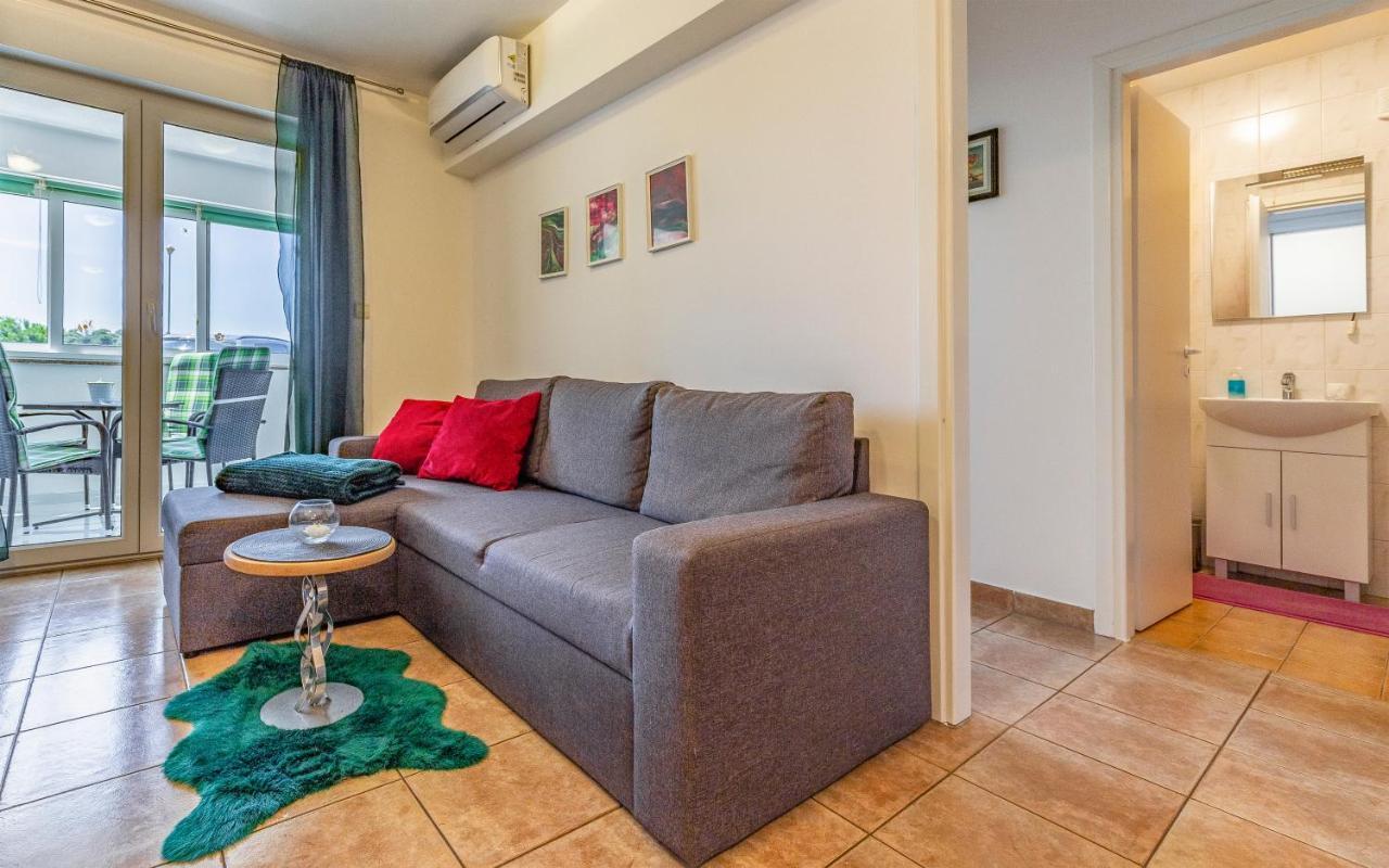 Olga'S Place-New Apartment 200 Mt From The Sea プーラ エクステリア 写真