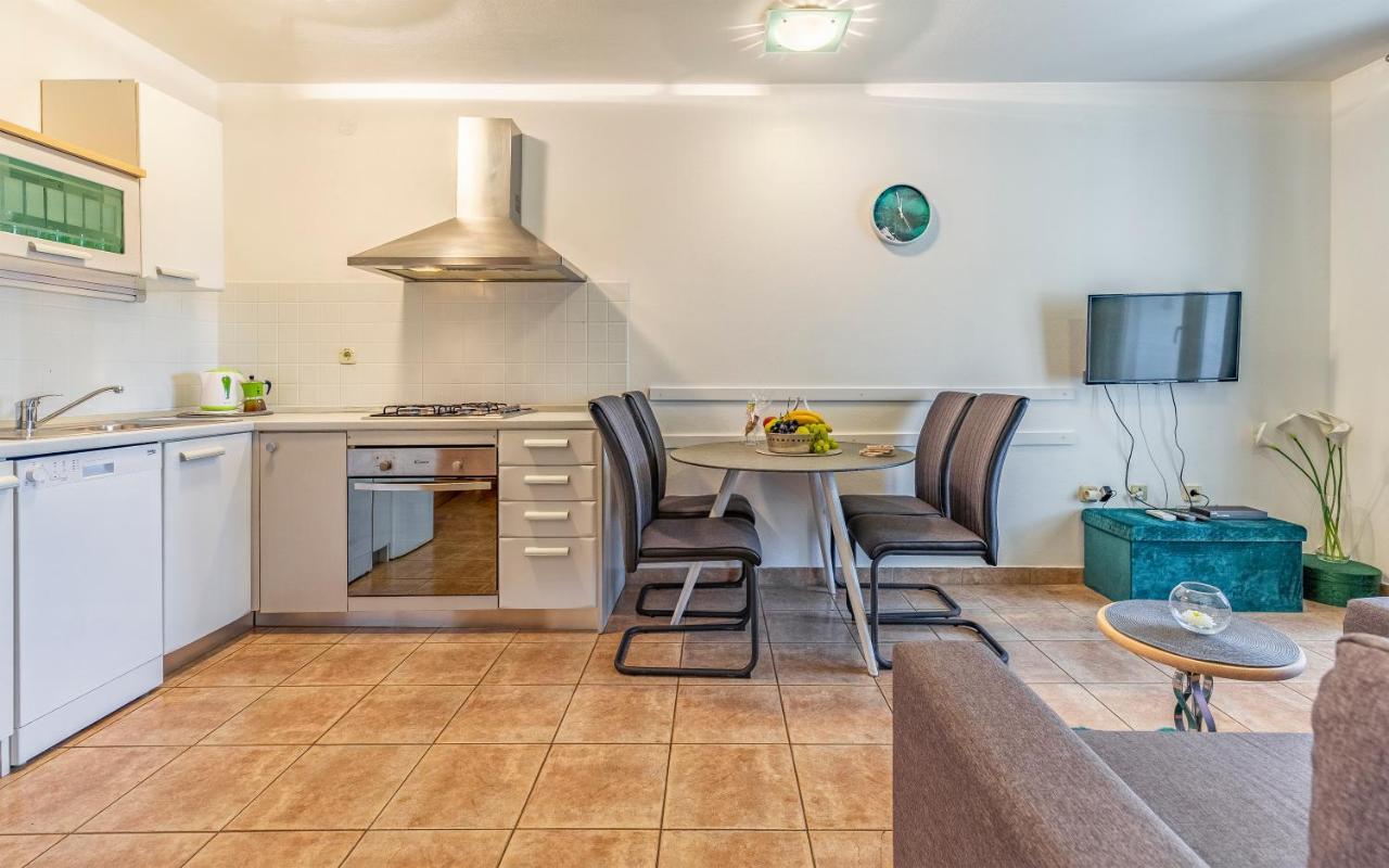 Olga'S Place-New Apartment 200 Mt From The Sea プーラ エクステリア 写真